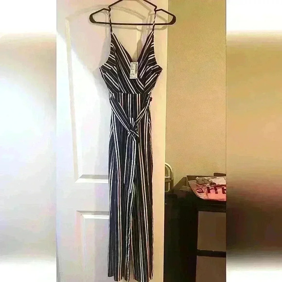 BRAND NEW!!! Womens jumpsuit navy and white stripes size large runs MEDIUM - Picture 4 of 9